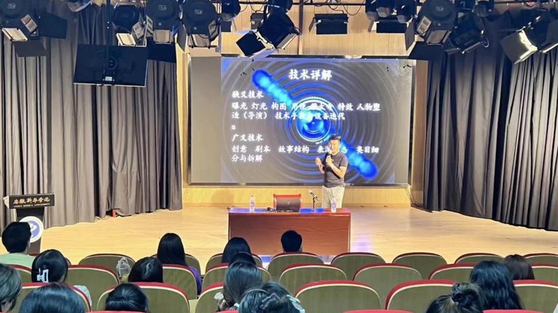 撰写邀约邮件时，要简洁明了地介绍自己、企业及邀约目的。以下是一些要点：